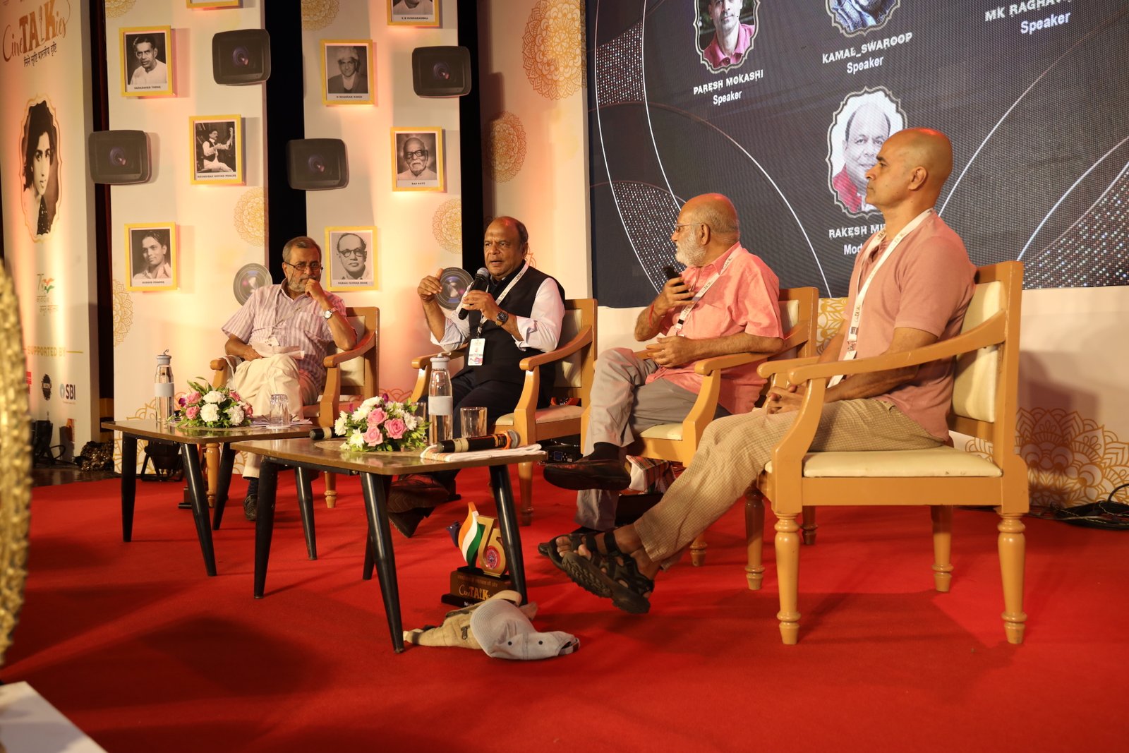 Cine Talkies 2022 Lamp Lighting